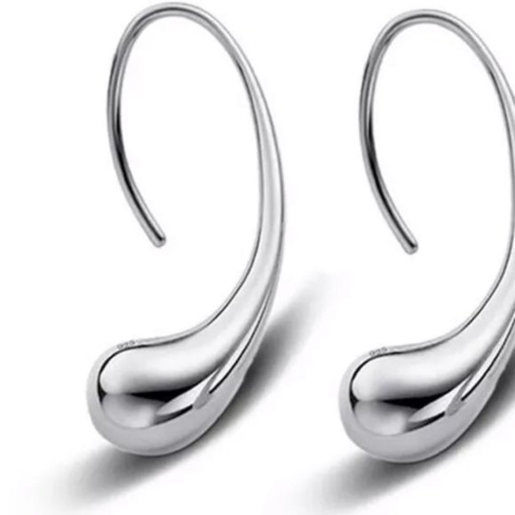 Jewelry - Scandinavian modern tear drop clean & polished